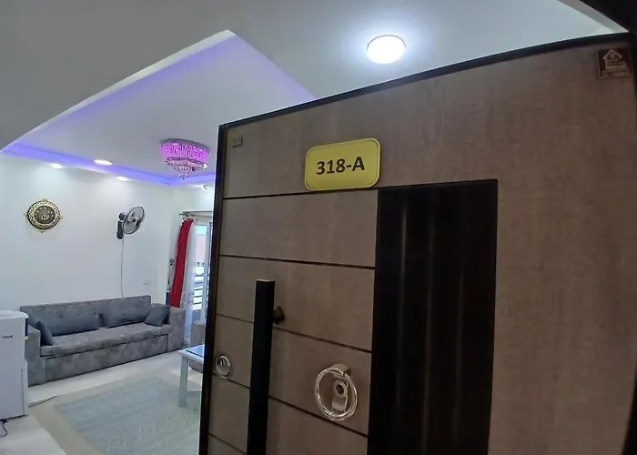 Feels Like Home, Furnitured, Kitchen, Central, Wifi Near Air Port * 洪加達