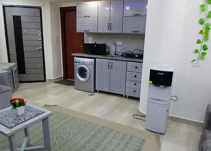 Feels Like Home, Furnitured, Kitchen, Central, Wifi Near Air Port 公寓 洪加達