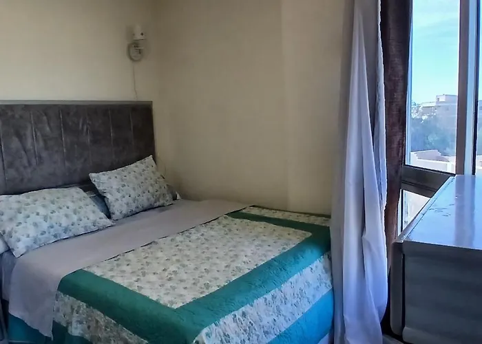 Feels Like Home, Furnitured, Kitchen, Central, Wifi Near Air Port * 洪加達