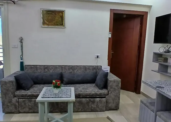 Feels Like Home, Furnitured, Kitchen, Central, Wifi Near Air Port 公寓 *