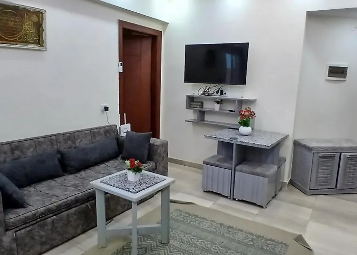 Feels Like Home, Furnitured, Kitchen, Central, Wifi Near Air Port * 洪加達